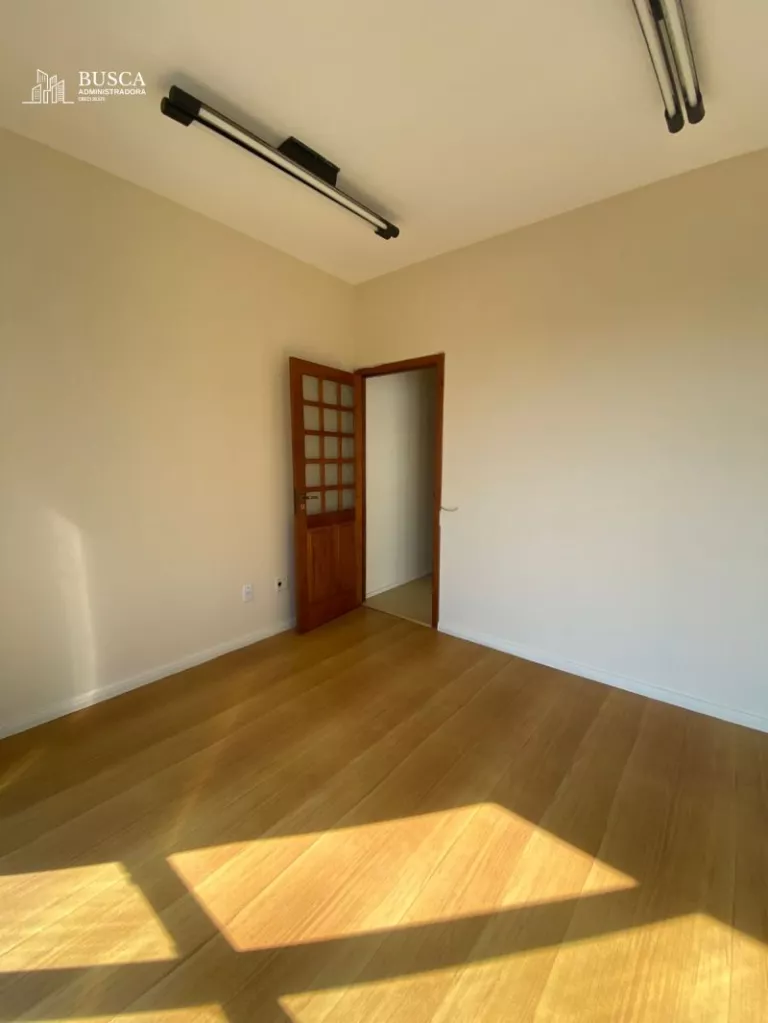 Foto 2 de Sala com 1 banheiro e 35m² para alugar no bairro Auxiliadora, Porto Alegre